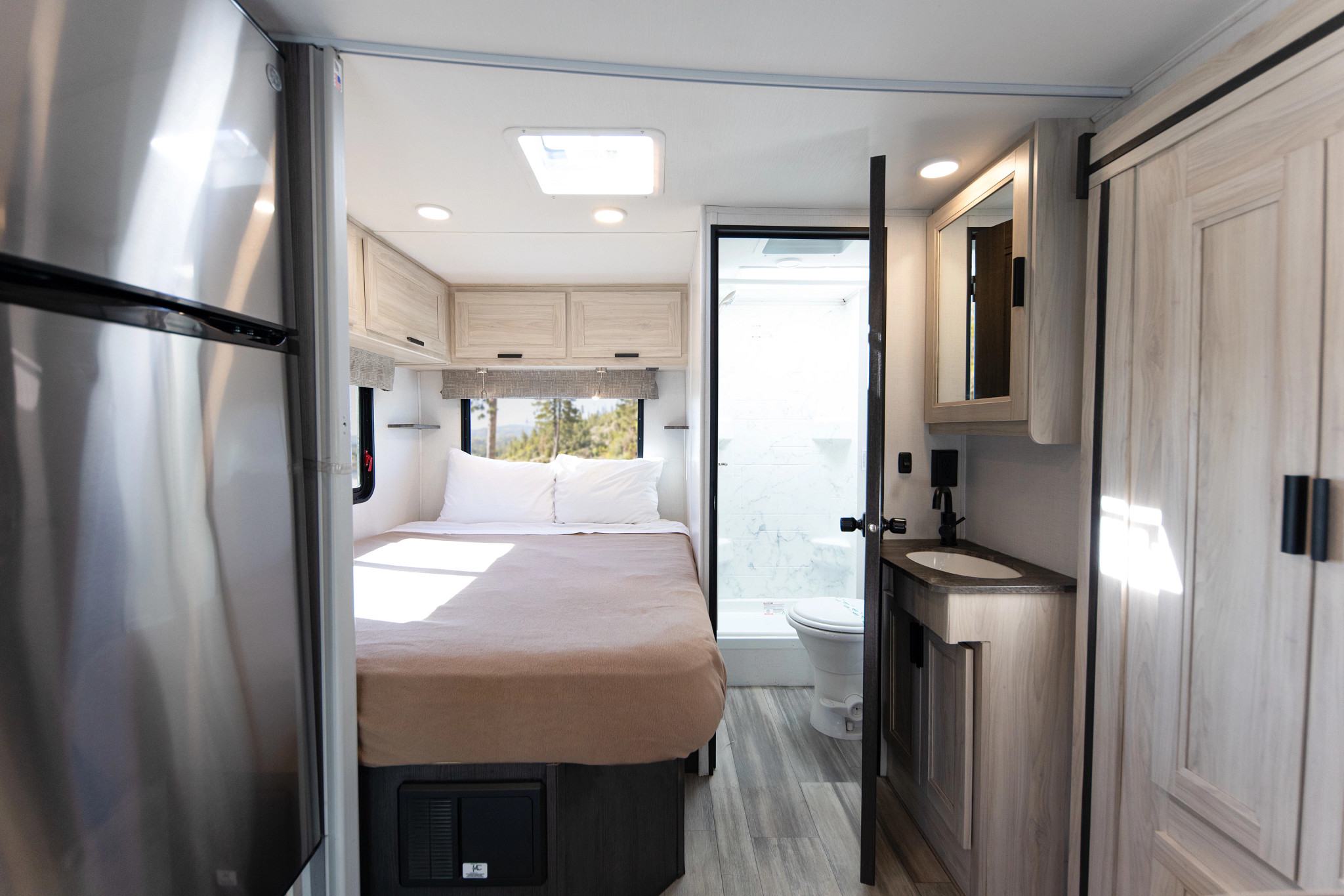 El Monte Class C Medium (D) — interior