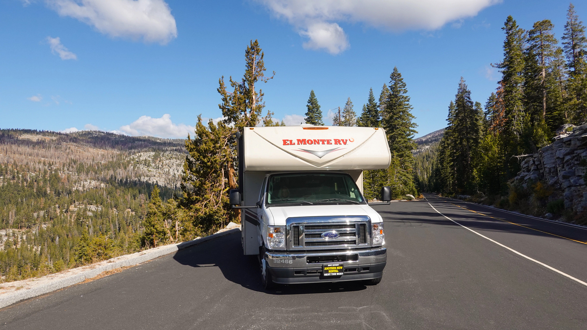 El Monte Class C en carretera, California