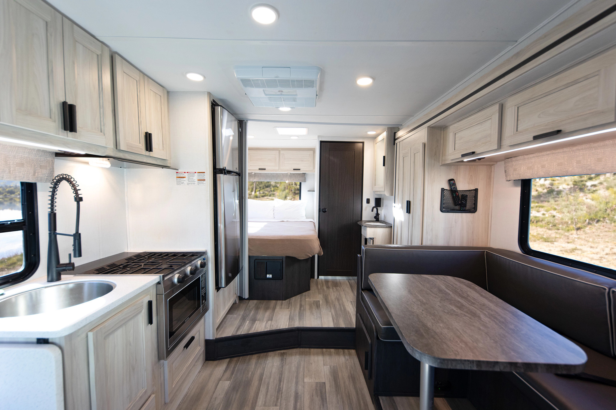 Cocina y salón — El Monte Class C Medium (2150)