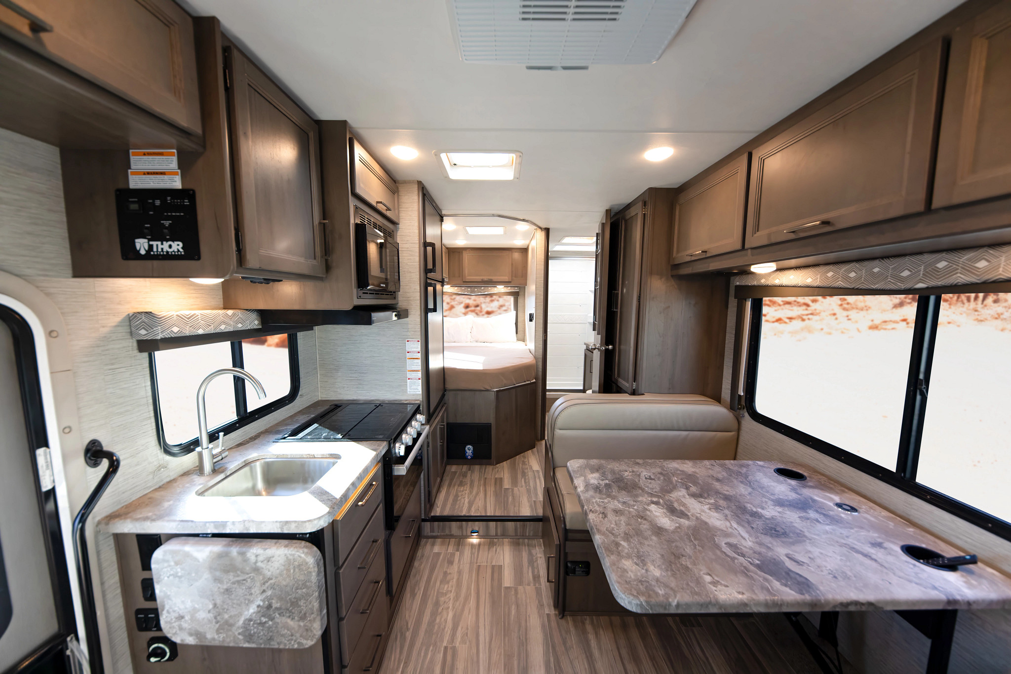 Salón y cocina — El Monte Class C Small (21Z)