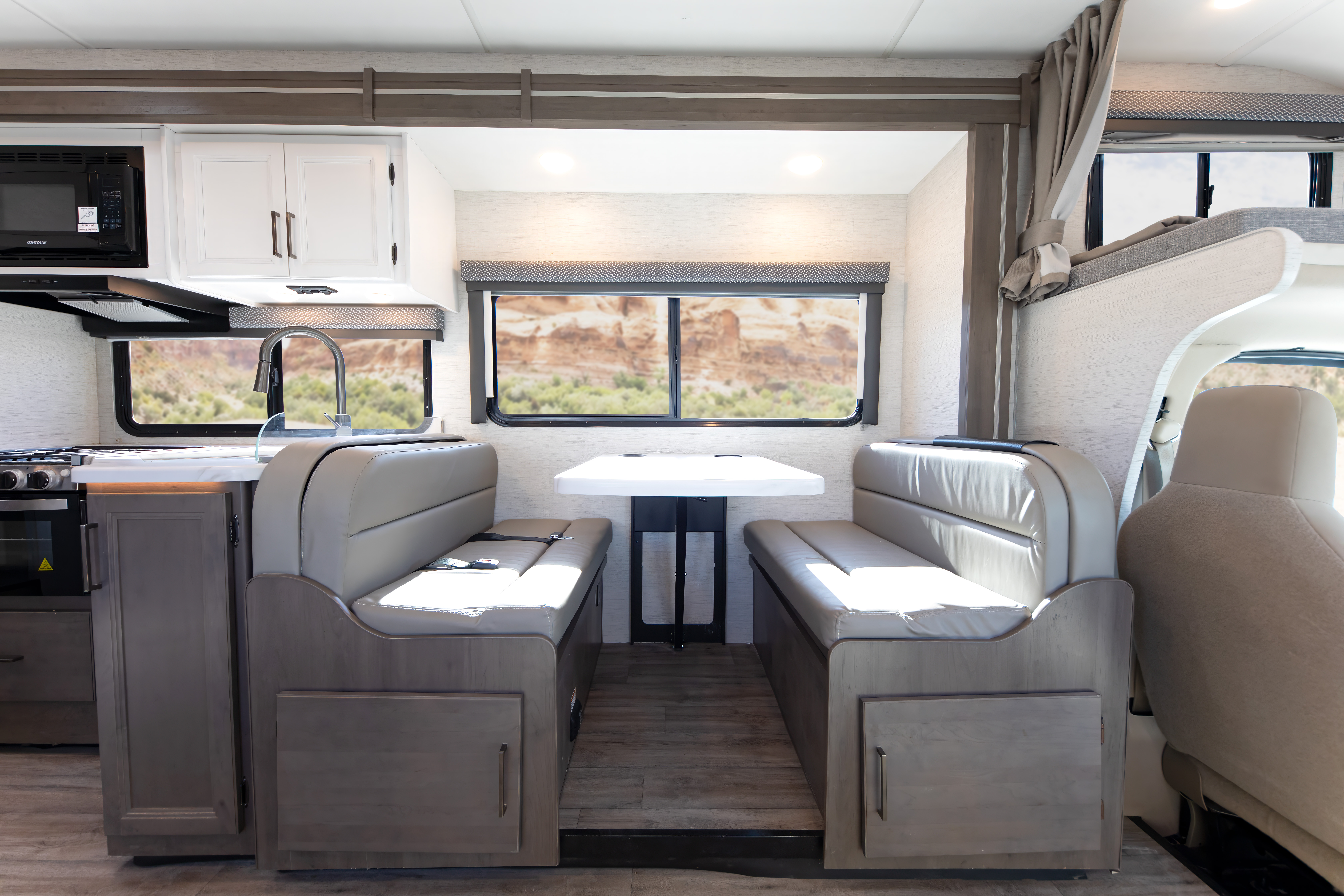 Road Bear RV Class C Motorhome W/Slide-Out (R)