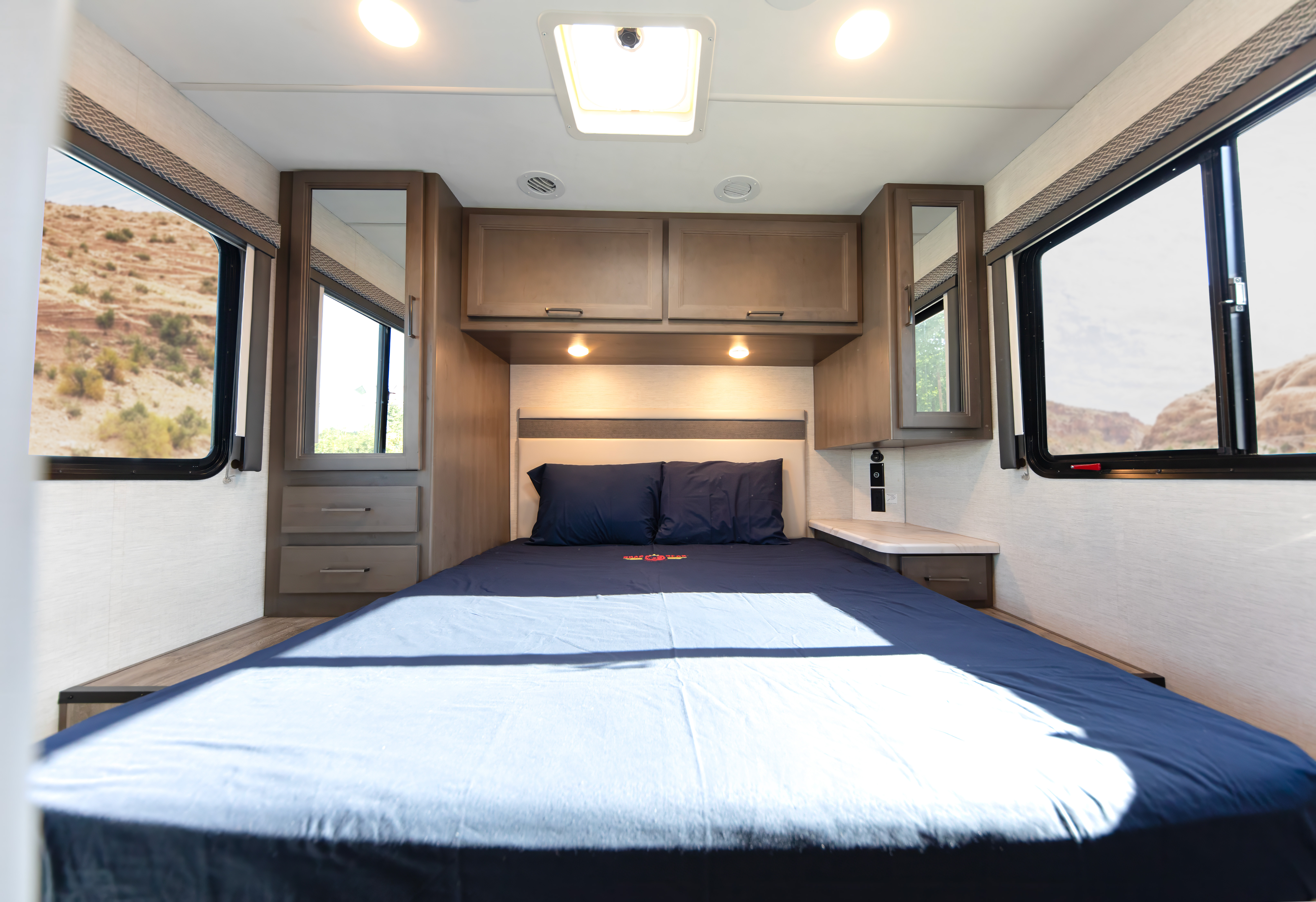 Road Bear 28-30 ft — interior 2