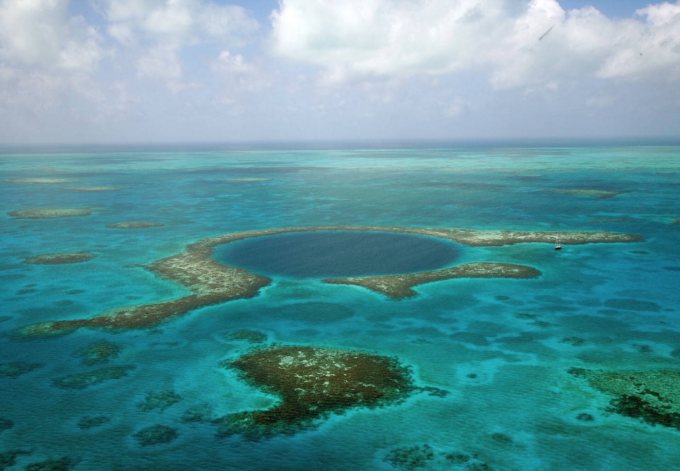 Buceo en Belice — Great Blue Hole desde el aire