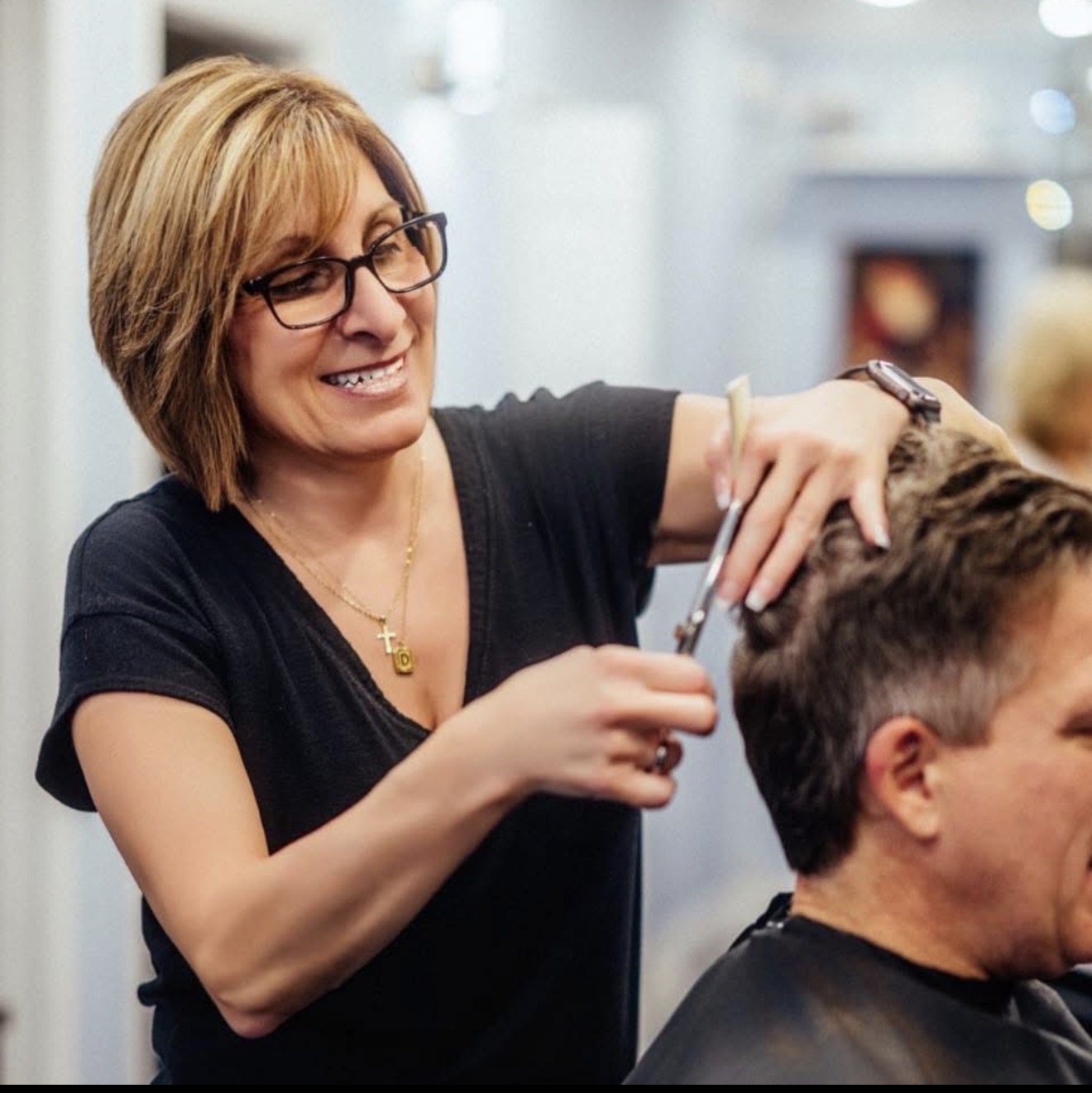 Mastering Women's Short Haircuts / Live Demo with Dana Mason