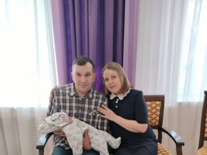 В Ашинском районе зарегистрировали сотого новорожденного
