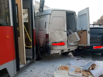 В Магнитогорске в результате ДТП дорогу засыпало печеньем