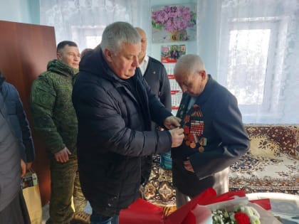 Ветеран войны отмечает 100-летний юбилей