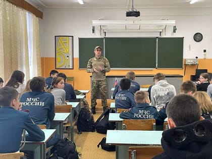 Школьники встретились с участником СВО