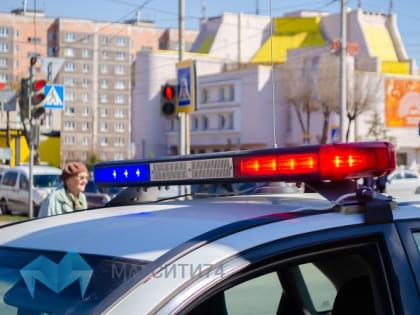 В Магнитогорске наказали водителя, который припарковался в сквере Памяти