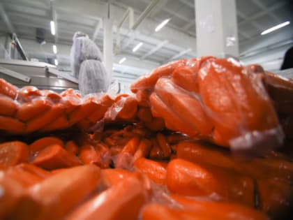 В Росконтроле перечислили мясокомбинаты, где в продукты добавляют опасный «мясной клей»