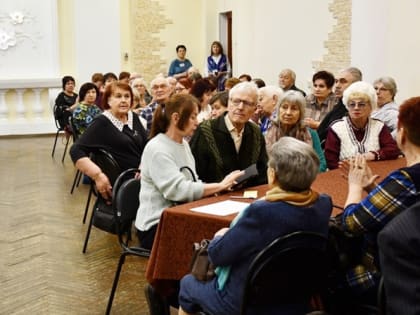 Глава округа встретился с ветеранами-строителями