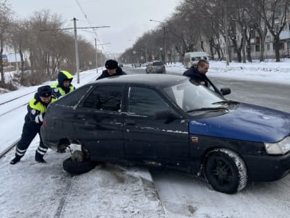 Сотрудники Госавтоинспекции помогли магнитогорцу