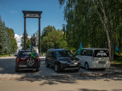 Встреча ветеранов-десантников в сквере 40-летия Победы