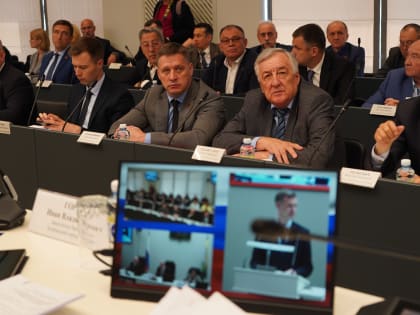 Челябинск наградил почетных граждан и муниципальных служащих