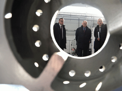 Челябинский завод, который 16 февраля посетил Путин, попал под санкции Великобритании