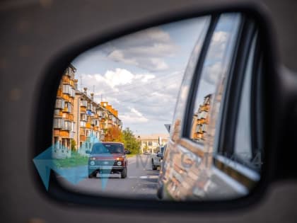 В регистрационно-экзаменационном отделе Госавтоинспекции начинающим водителям вручили водительские удостоверения