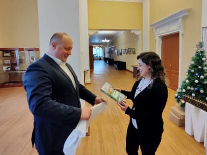Председатель Собрания депутатов Сергей Гергенрейдер поздравил журналистов с профессиональным праздником