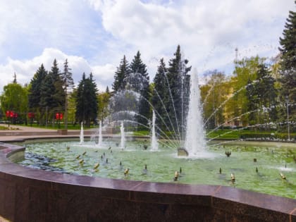 В центре Челябинска начал работу главный городской фонтан