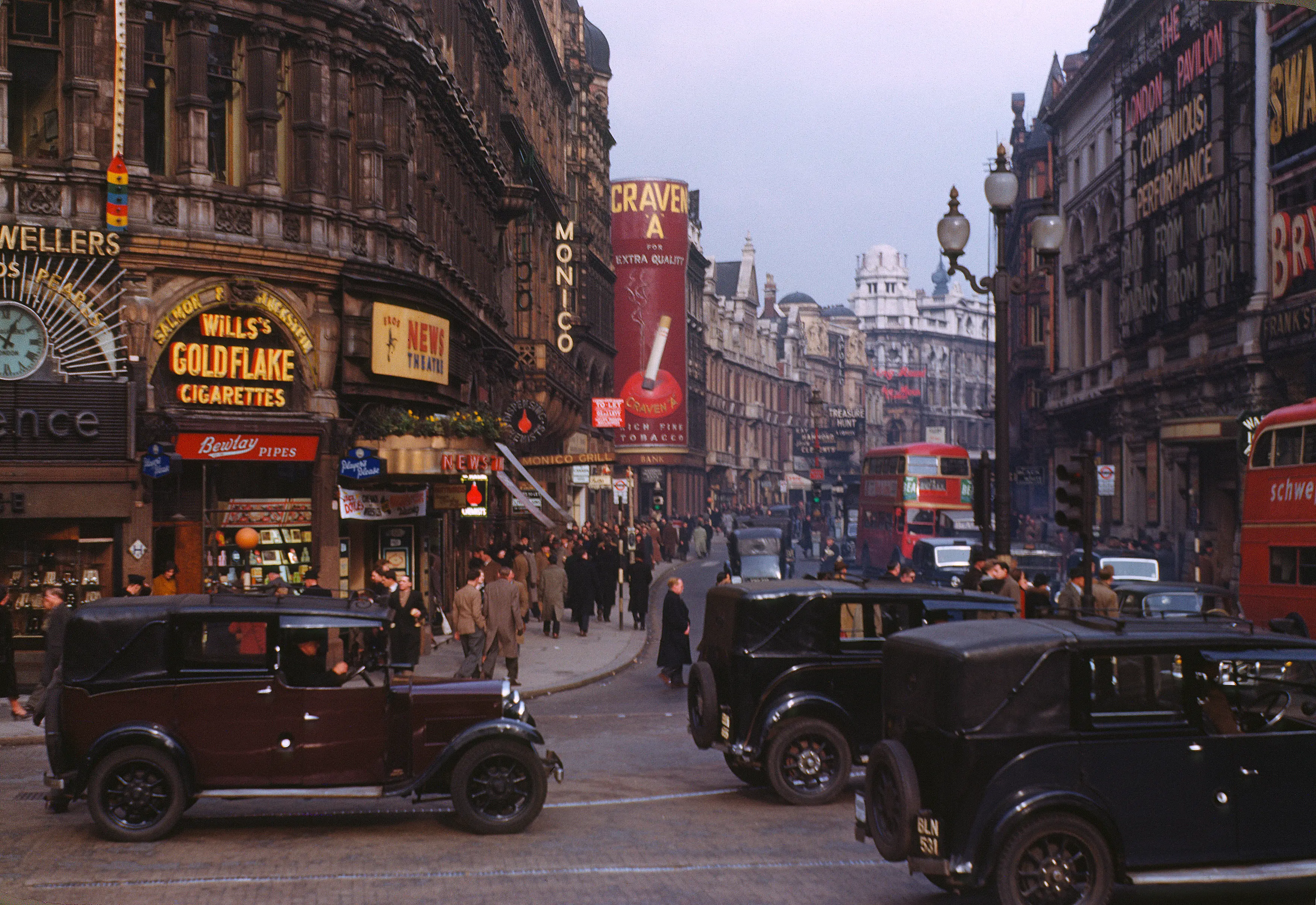 Kodachrome photograph of London by Chalmers Butterfield, circa 1949