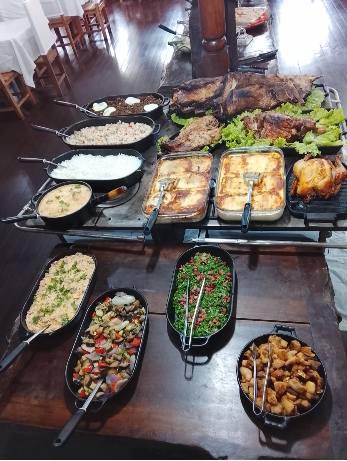 Mesa farta da pensão completa