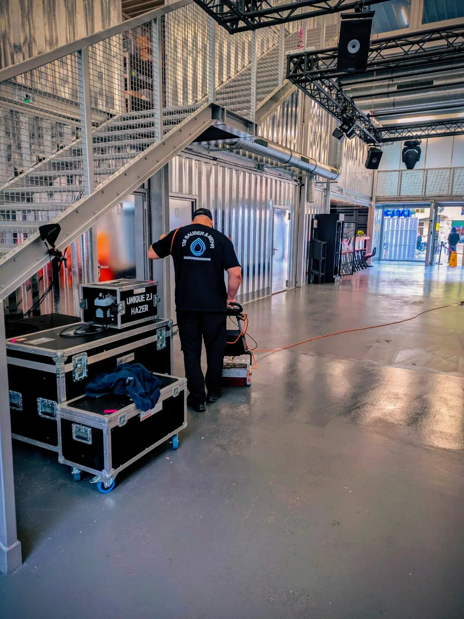 Grundreinigung Lagerhalle