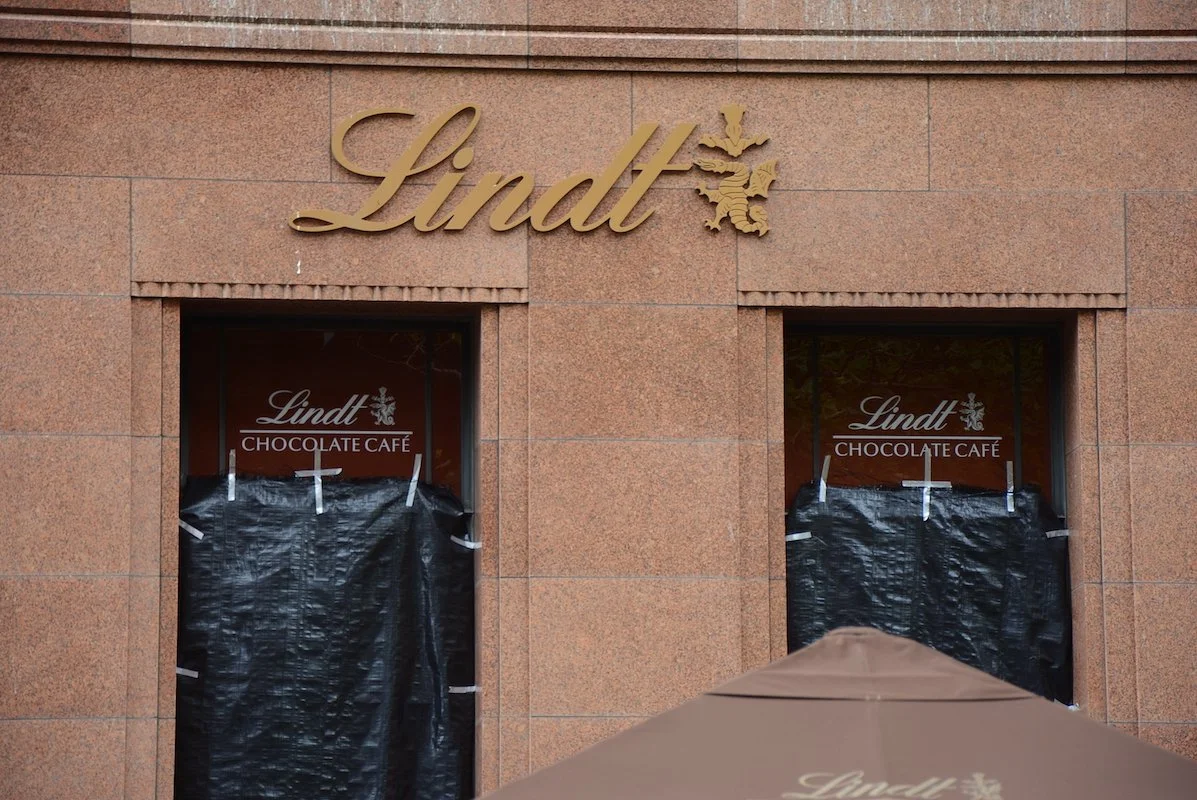 Which Australian terrorist plots have been directly connected to Islamic State, and how?