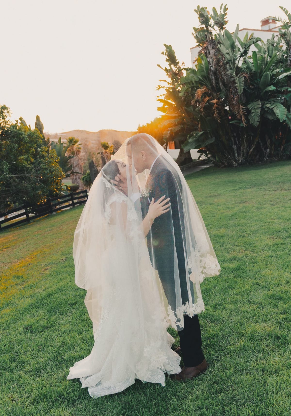 Foto de novios en el día de su boda