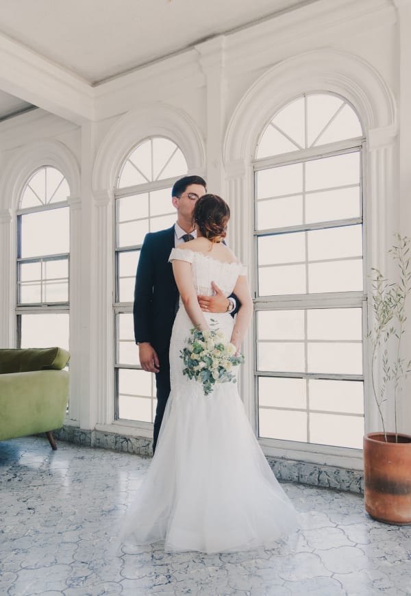 Retrato de novios en su boda