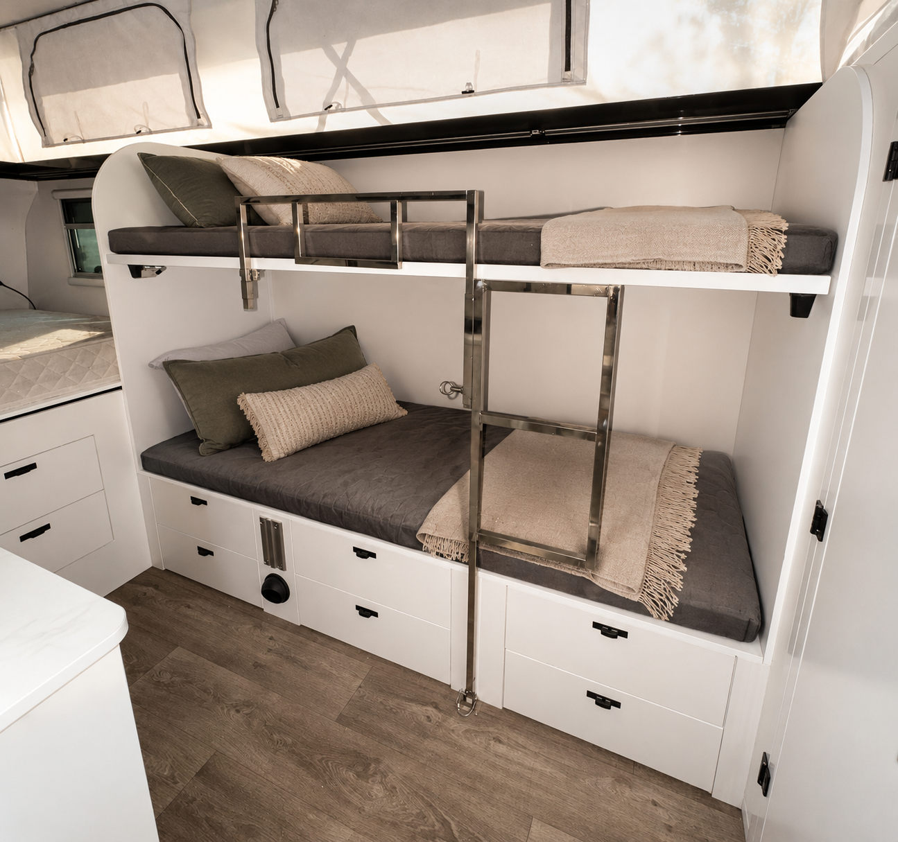 ALPINE Family Bunks Down