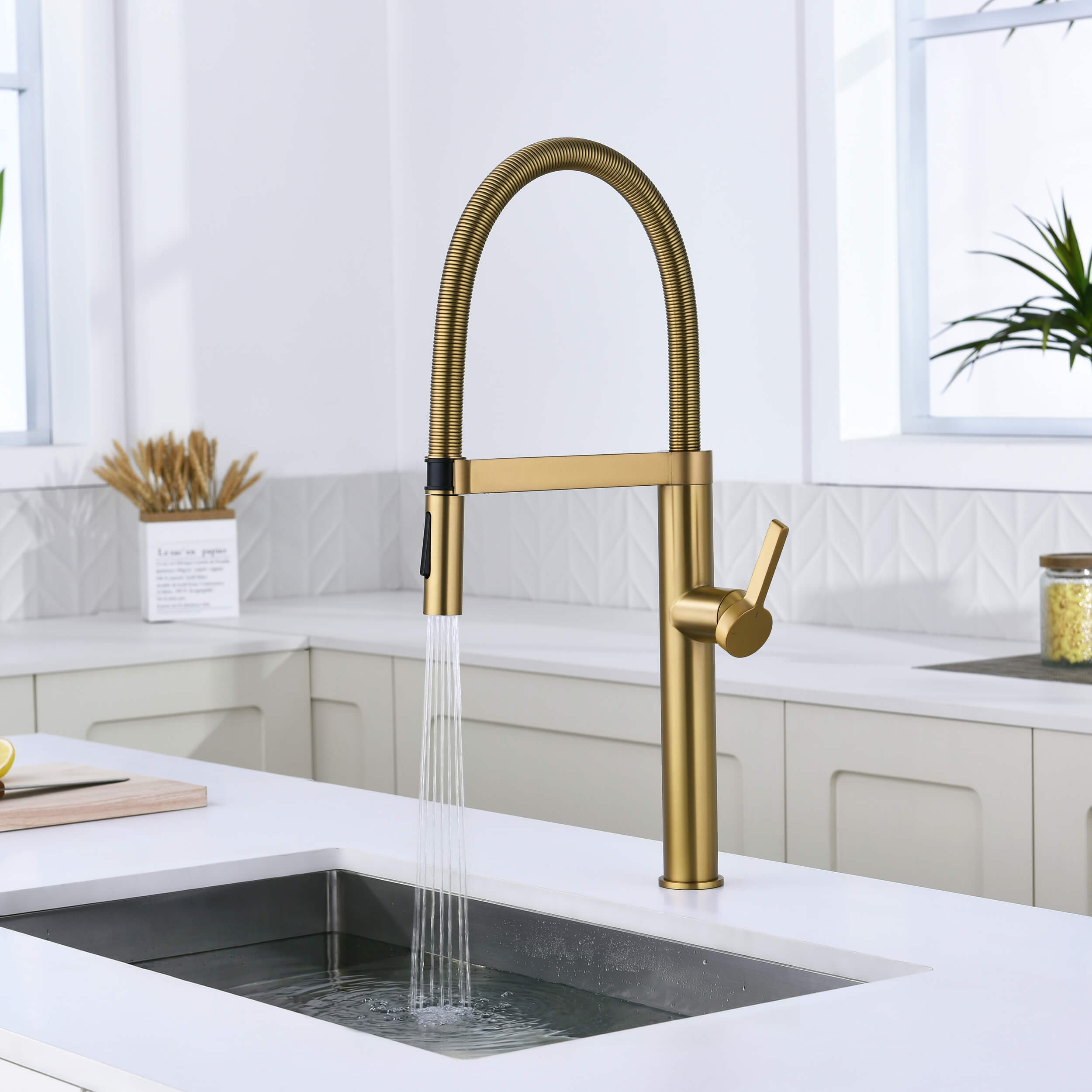 Novo Pro-style Single Handle Pull Down Kitchen Faucet - KKF2021 view 3