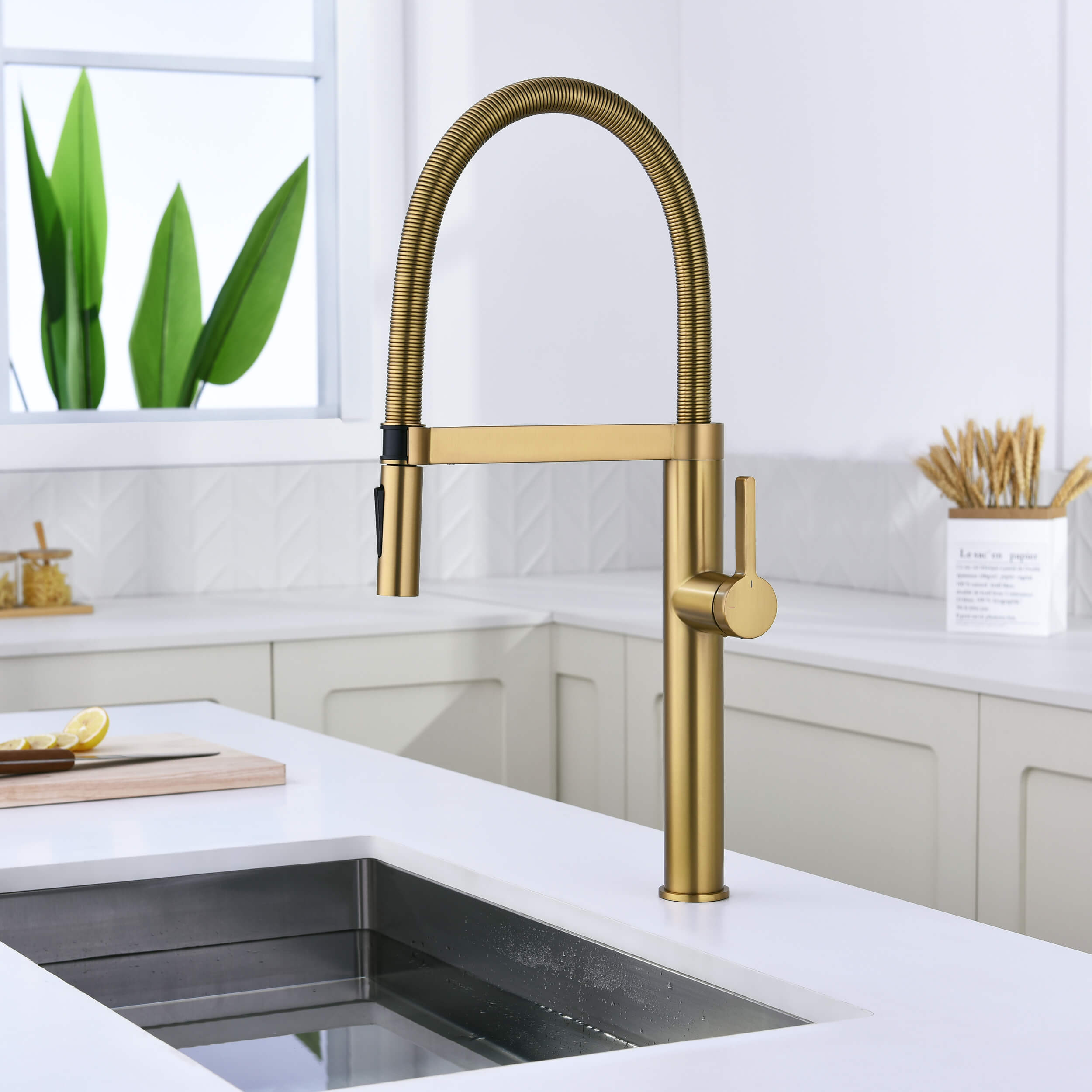 Novo Pro-style Single Handle Pull Down Kitchen Faucet - KKF2021 view 2