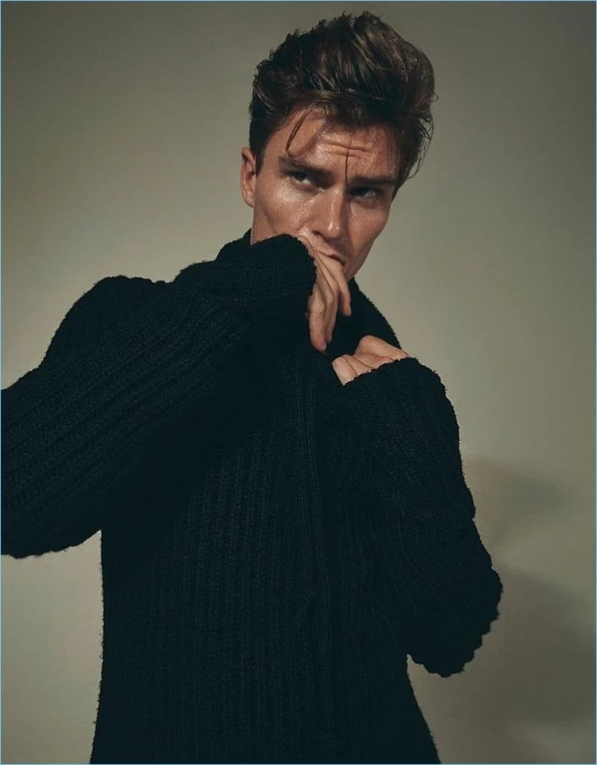 Oliver-Cheshire-2017-Editorial-Prestige-Hong-Kong-001.jpg.webp.jpeg-2_qkczdz