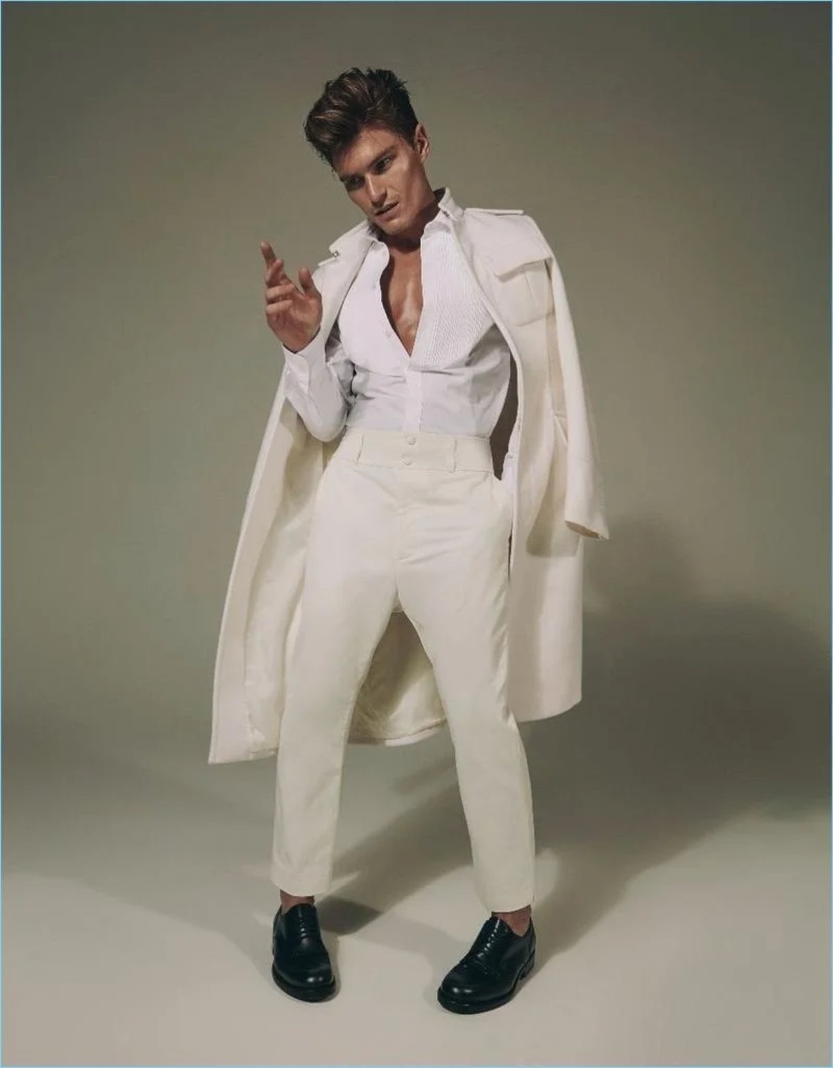 Oliver-Cheshire-2017-Editorial-Prestige-Hong-Kong-008.jpg.webp.jpeg-2_ddhvbl