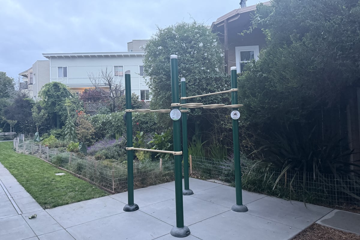 Juri Commons - Calisthenics park with outdoor workout equipment