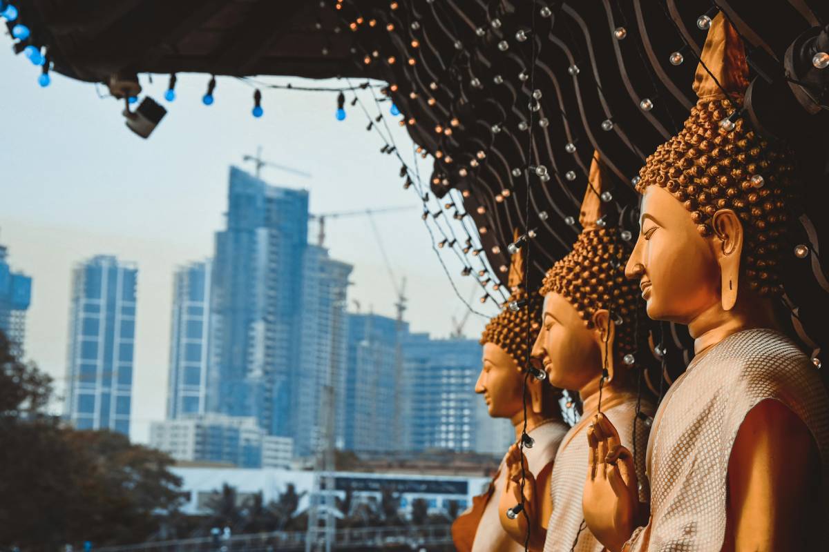 Buddhist temple customs and cultural etiquette