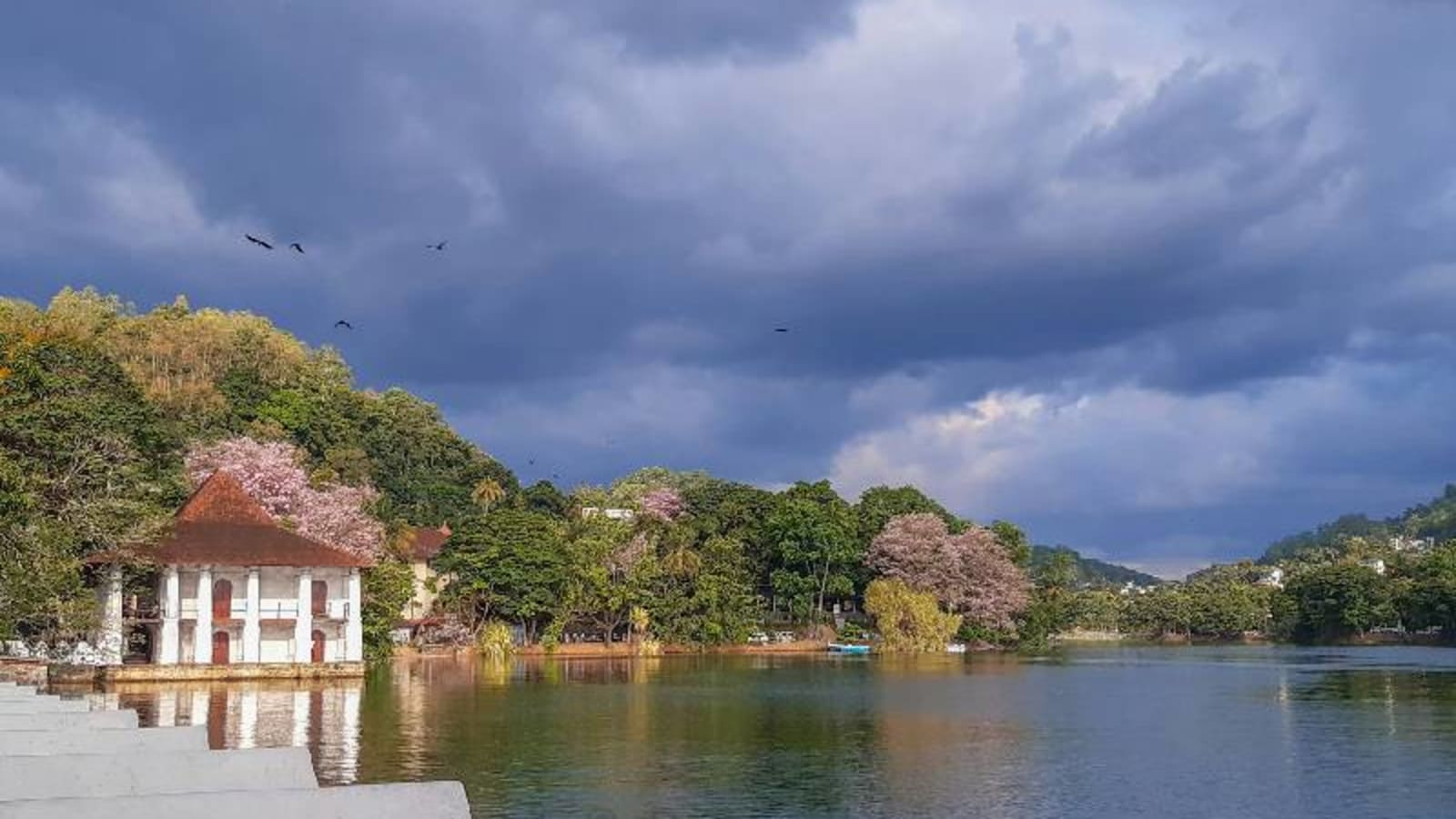 Path along Kandy Lake