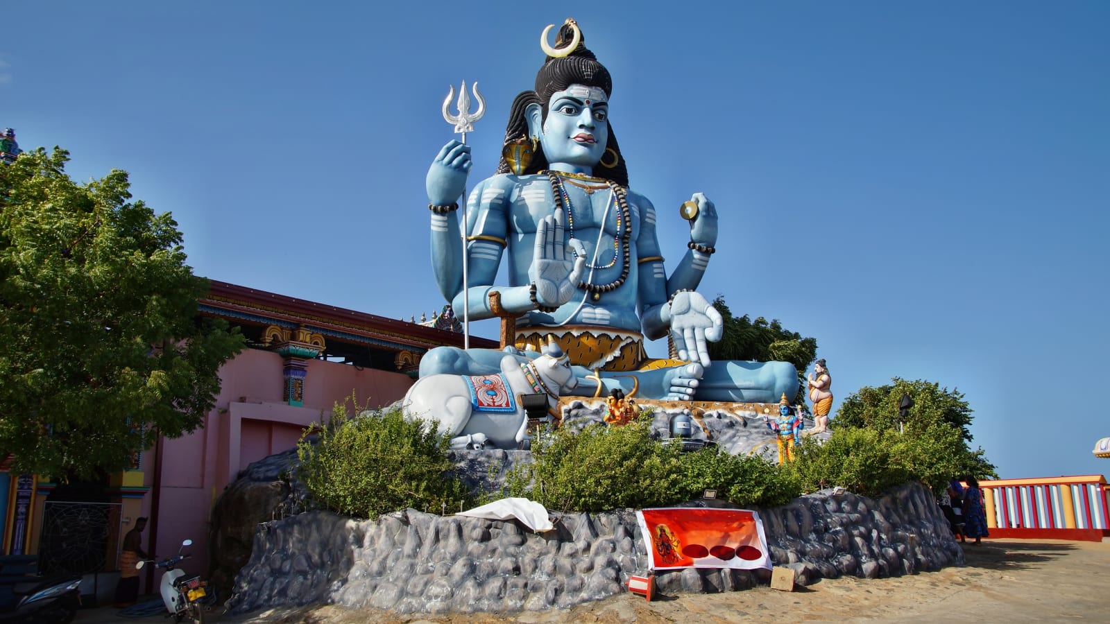 Shiva statue at Koneswaram