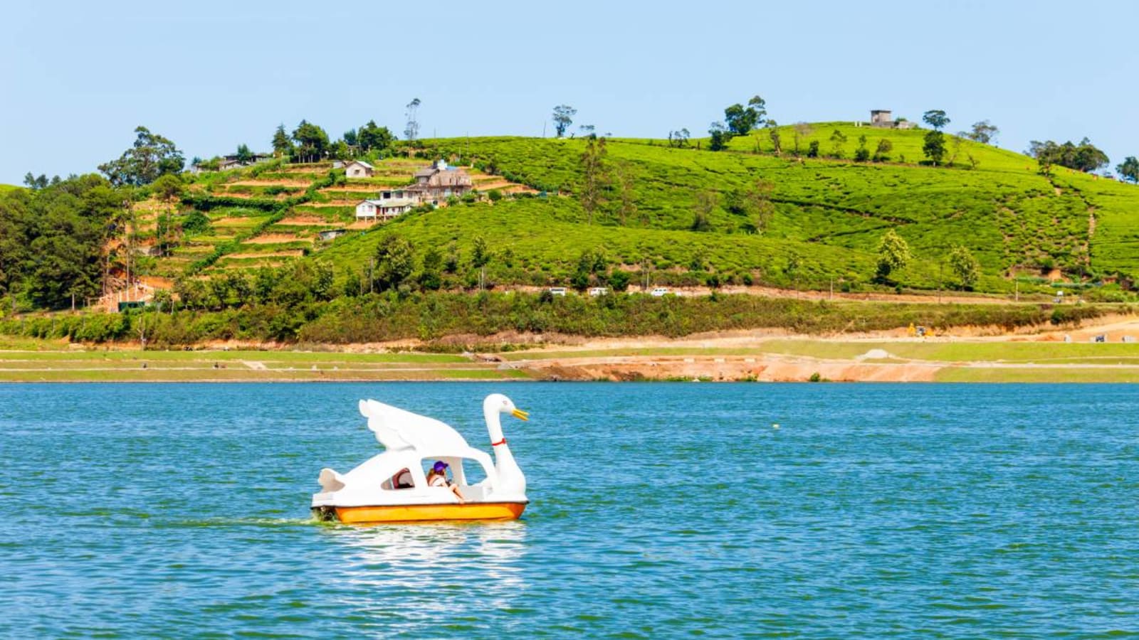Gregory Lake in Nuwara Eliya