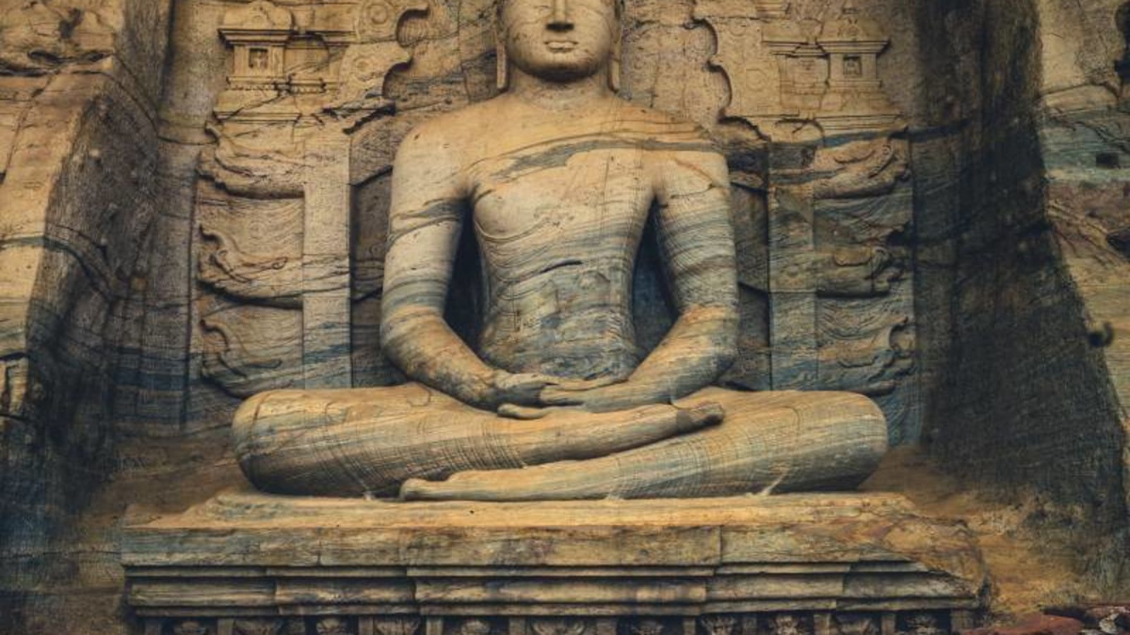 Gal Viharaya Buddha statue