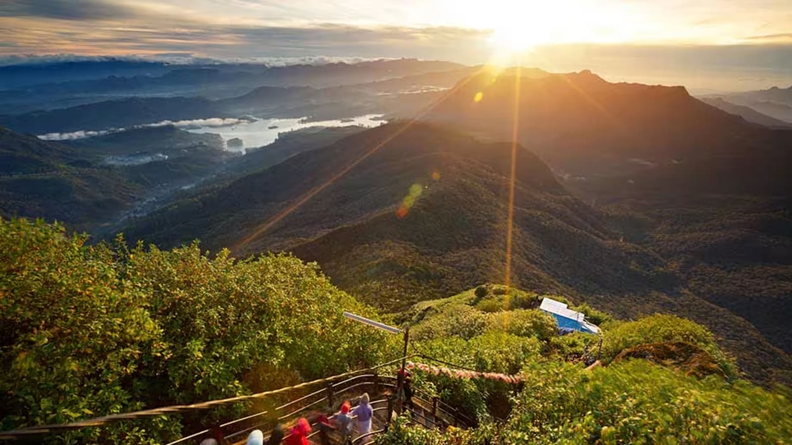 sunrise-pilgrimage-to-adams-peak-sri-pada