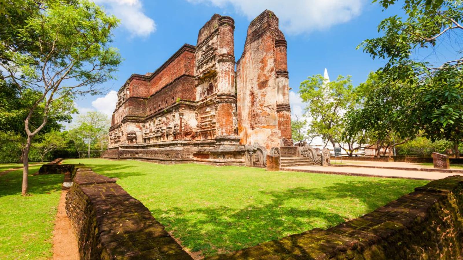 Lankathilaka Image House