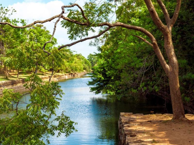 sigiriya-water-gardens-canal