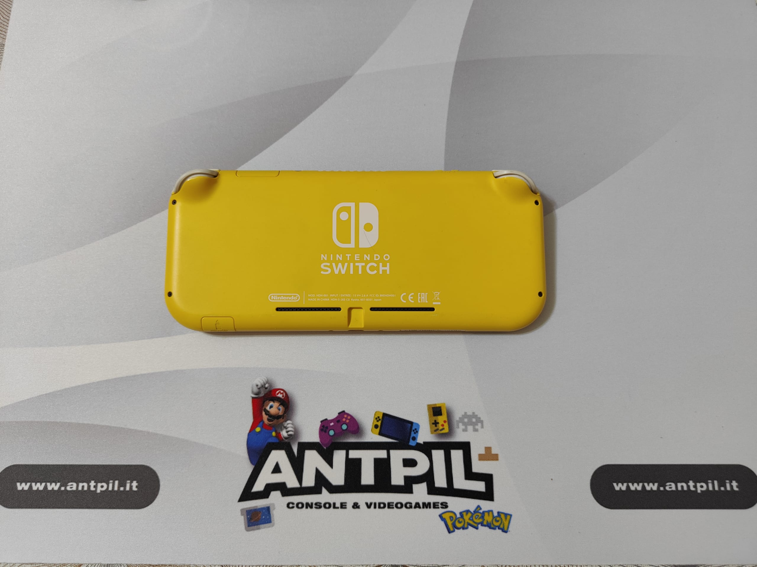 Console Nintendo switch gialla - immagine 2