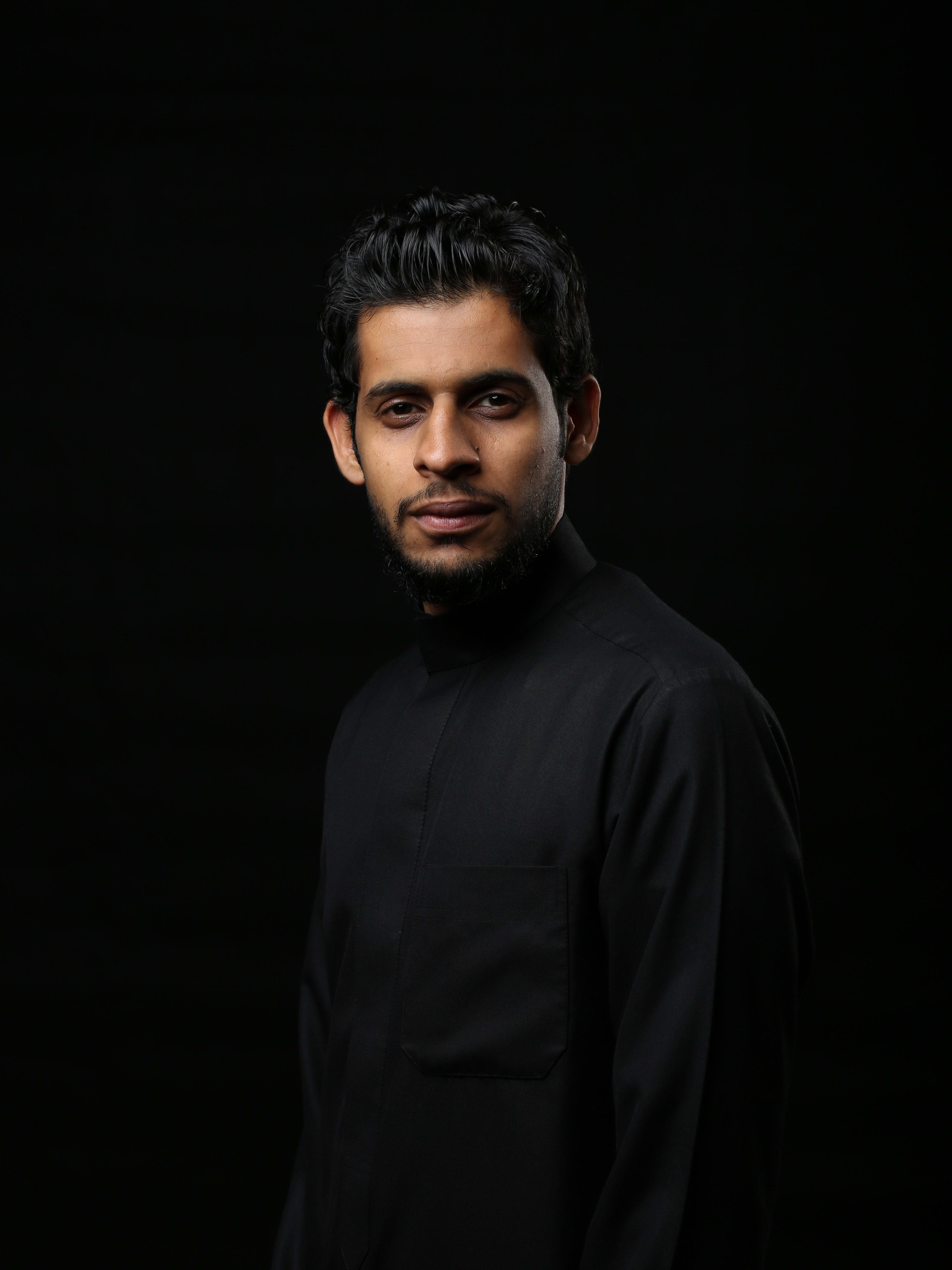 الشاعر محمود ميرزا ال عباس