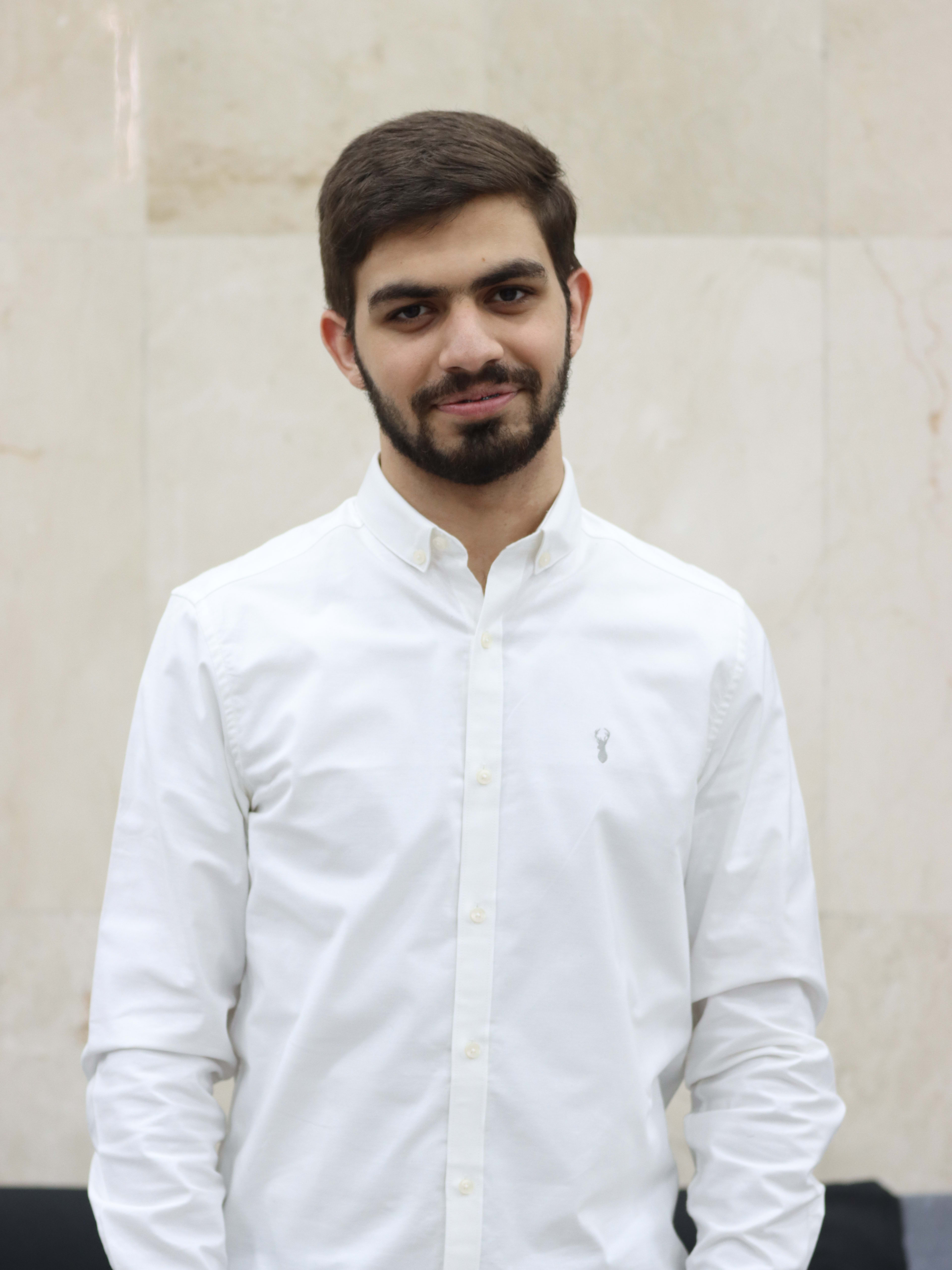 القارئ علي عمار النشابة