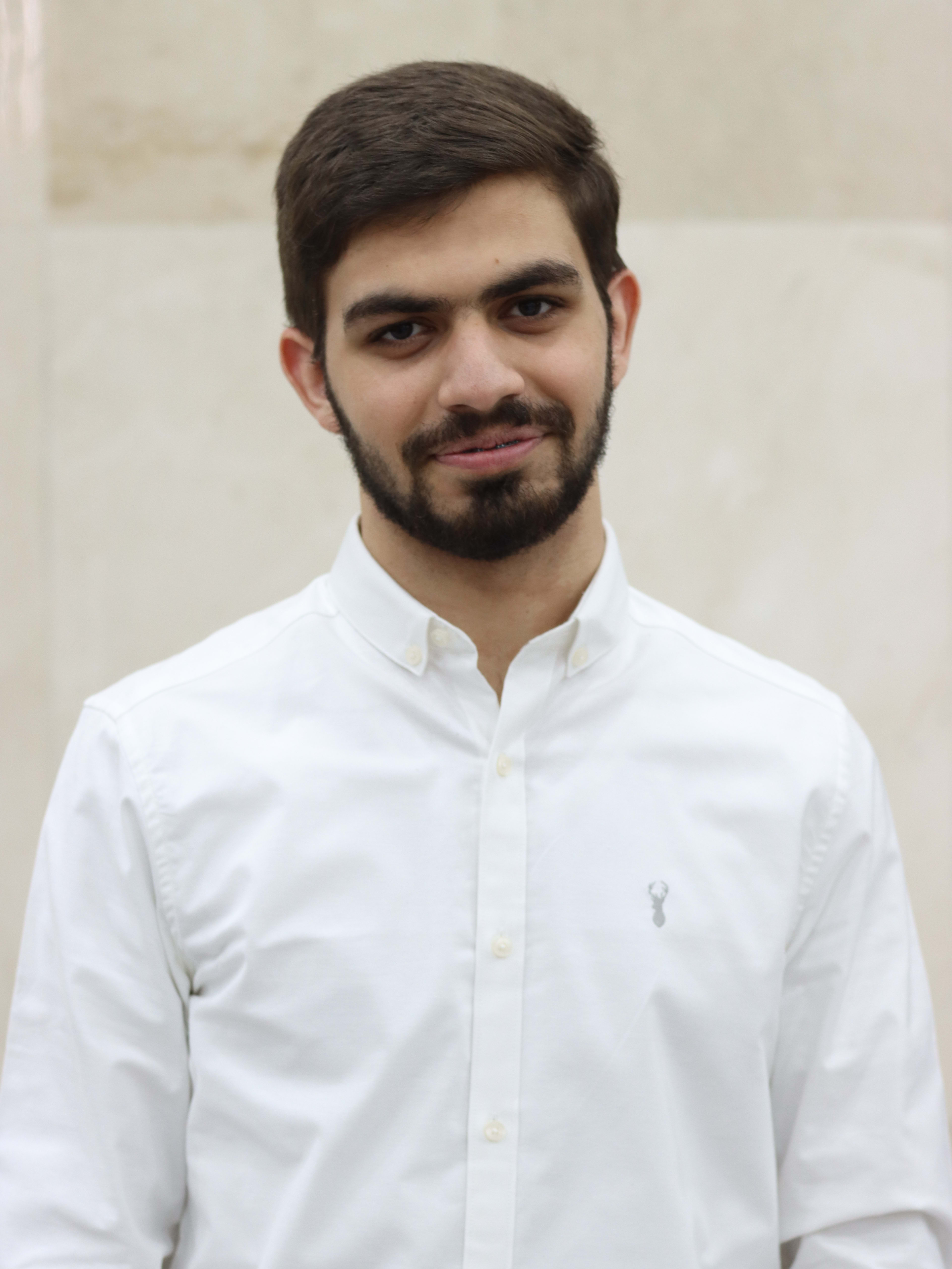 القارئ علي عمار النشابة