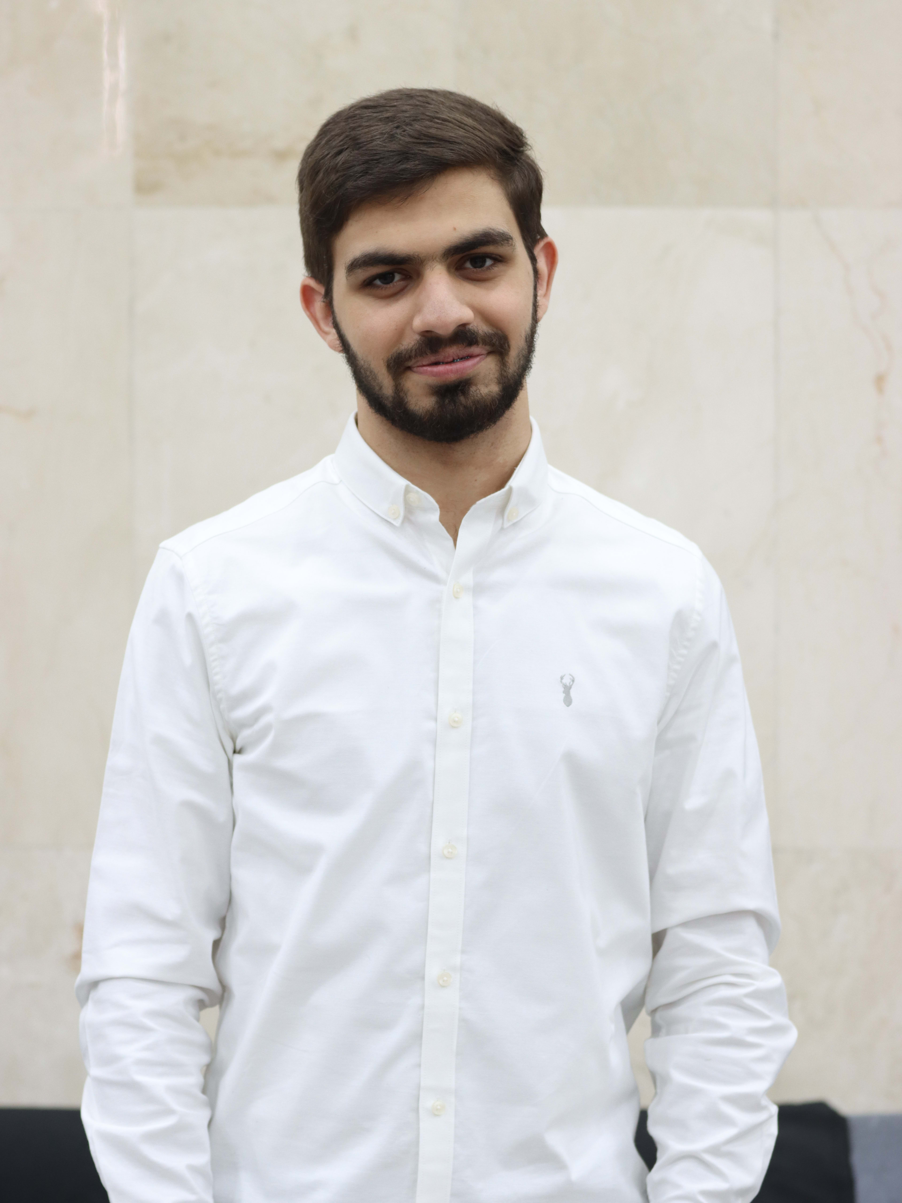القارئ علي عمار النشابة