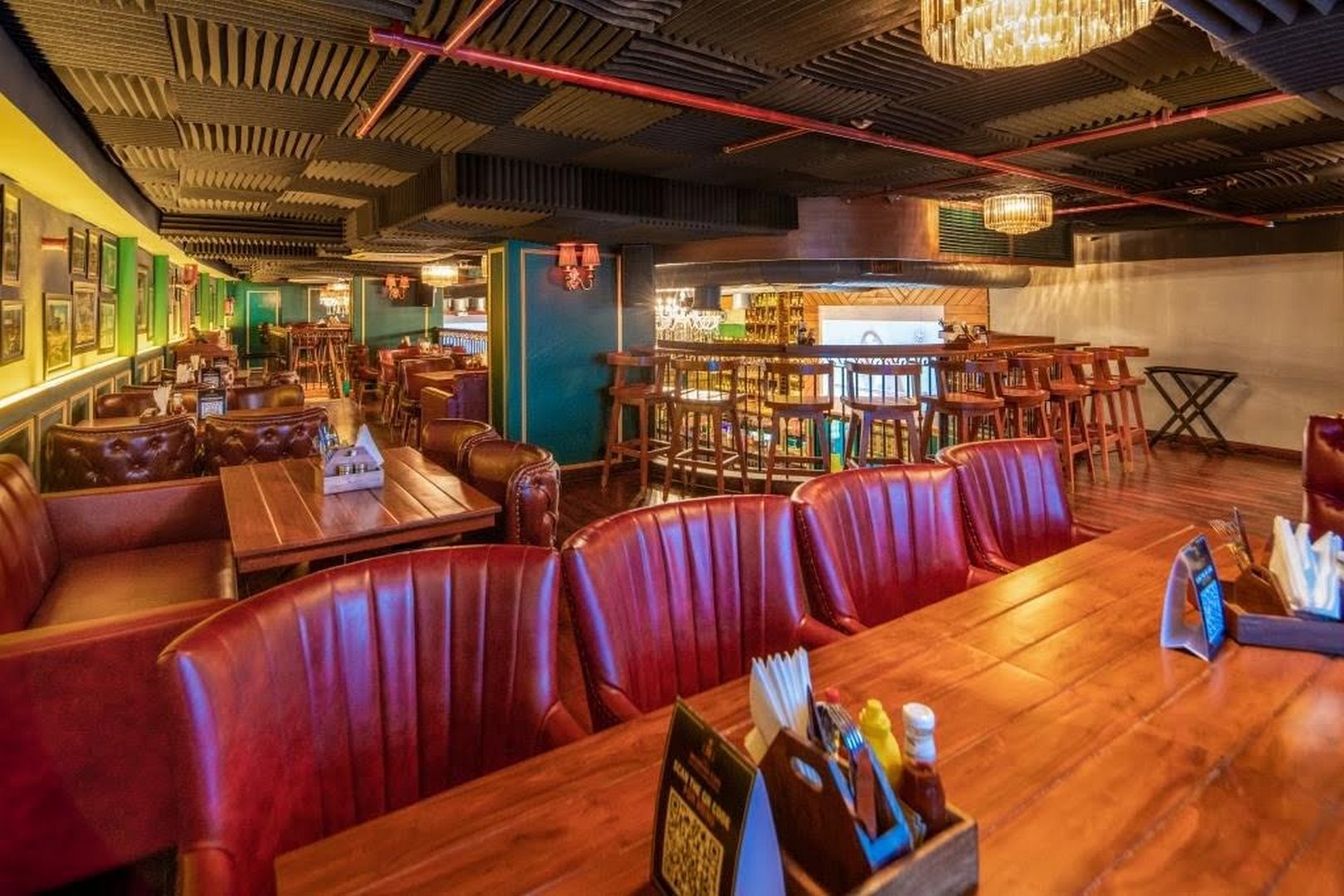 Image of the bar and restaurant