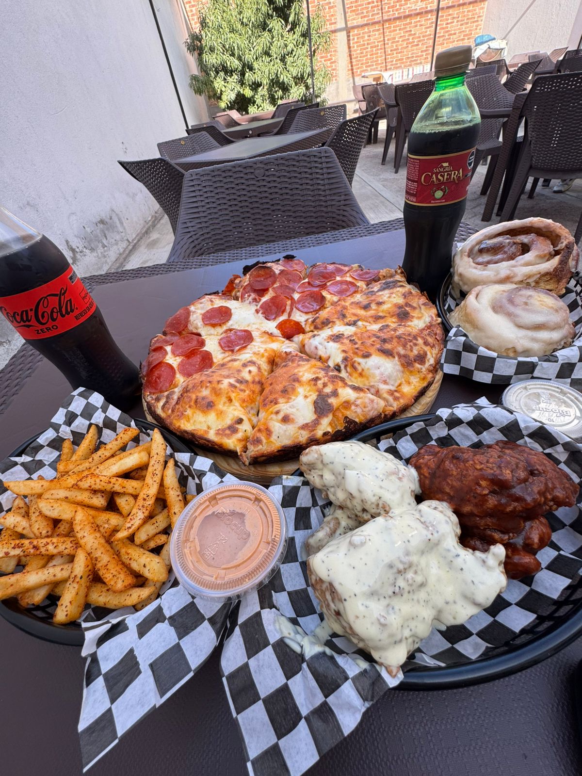 Pizza y Boneless Wingzza