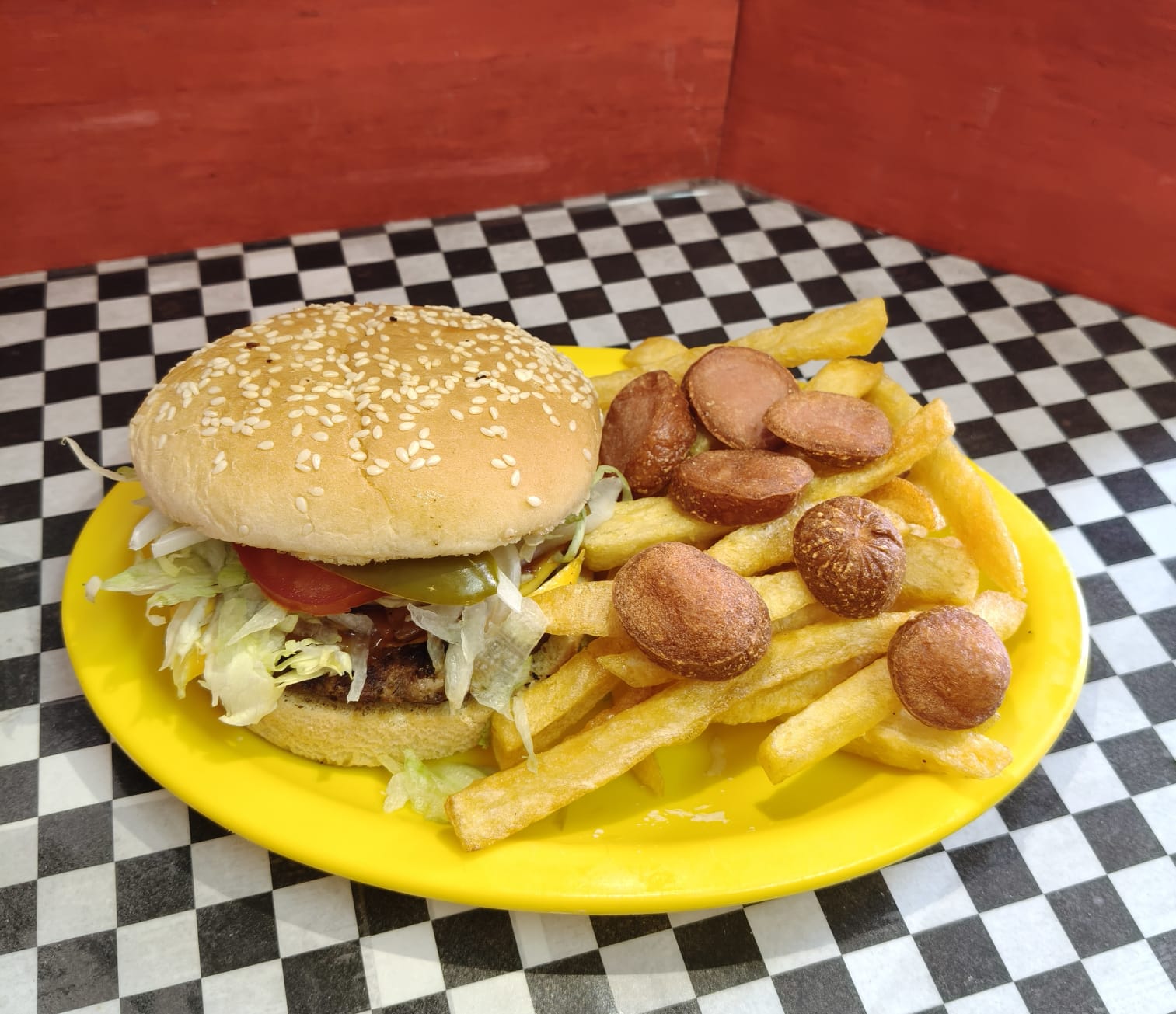 Hamburguesa chica con salchipapas